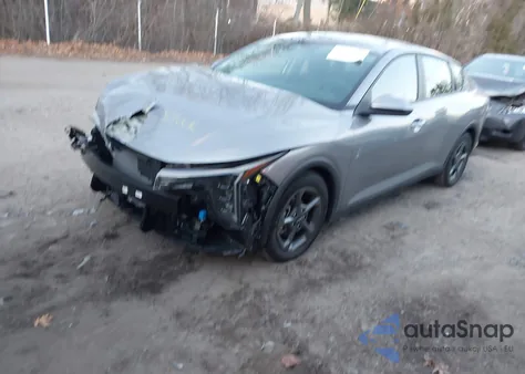 2025 Kia K4 Lxs z USA, uszkodzony, nr VIN 3KPFT4DE8SE088126